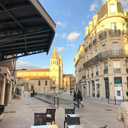 Place De La Mairie, Art Daire *