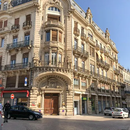 Place De La Mairie, Art Daire *