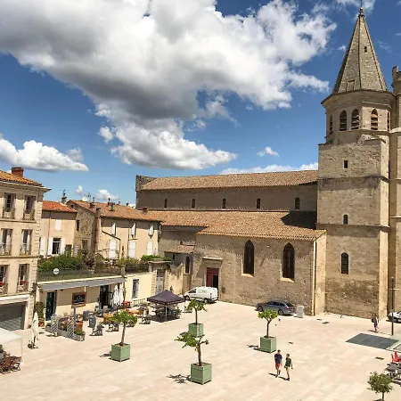 Place De La Mairie, Art