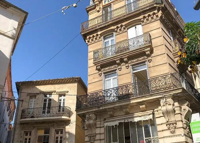 Place De La Mairie, Art Apartment