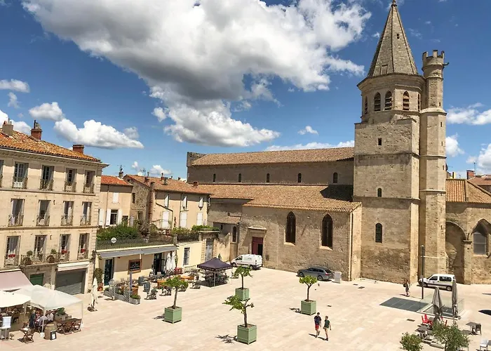 Place De La Mairie, Art